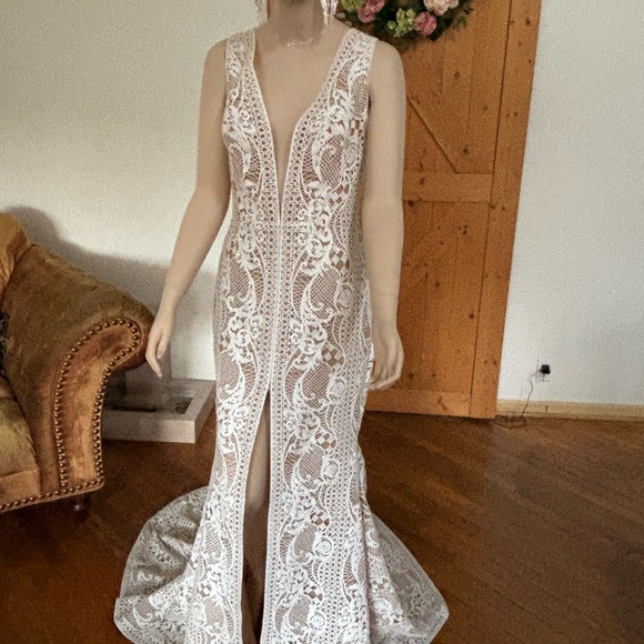 VALENTINI SPOSE
V1116 street size 8 New with detachable train. - Picture 9 of 16